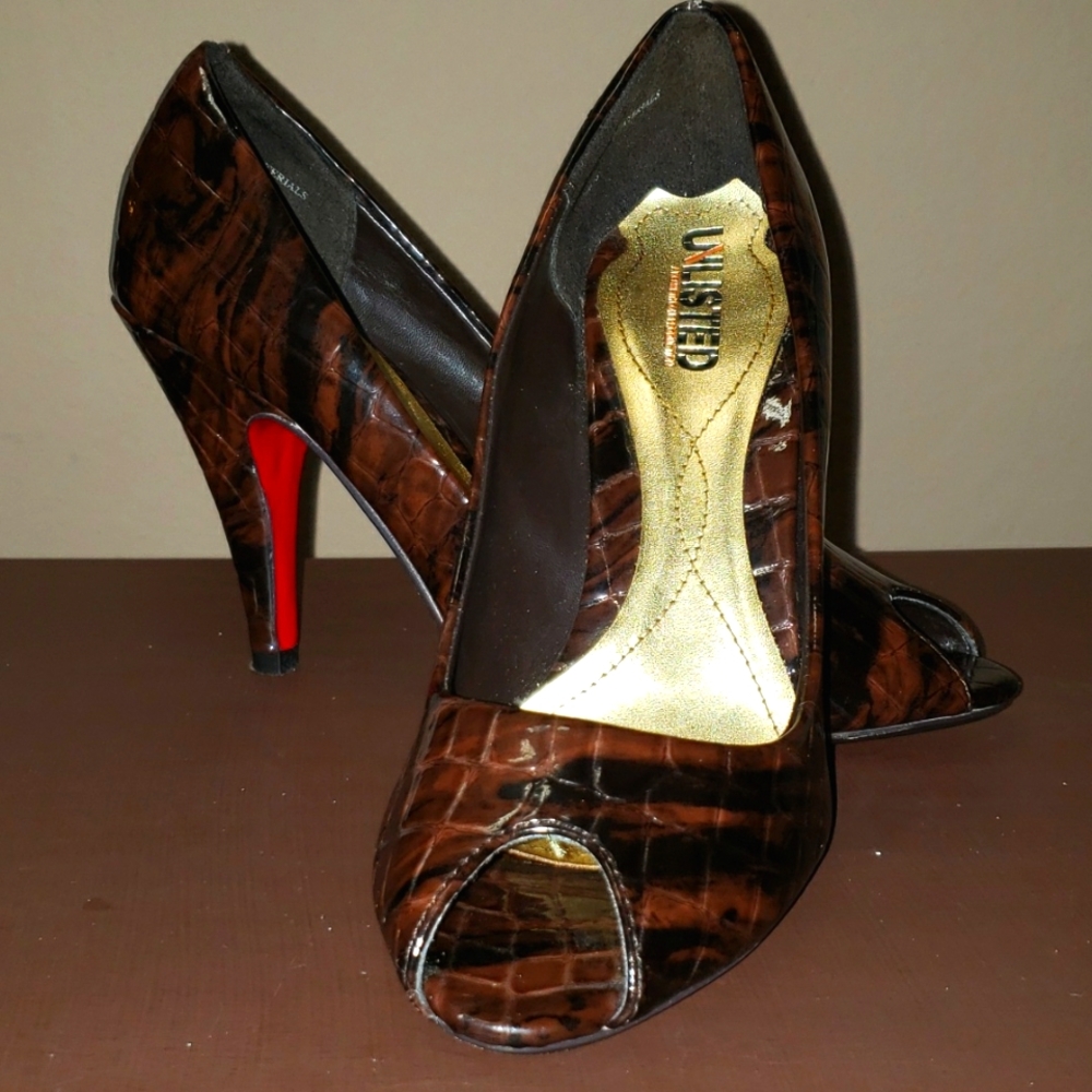 Unlisted (Kenneth Cole) brown heel open toe shoes size 6